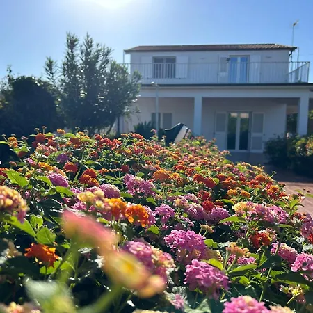 San Leone Con Giardino Vila *